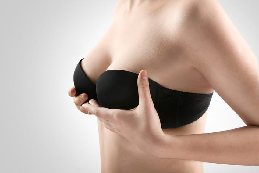 Fotografia de uma mamoplastia de aumento