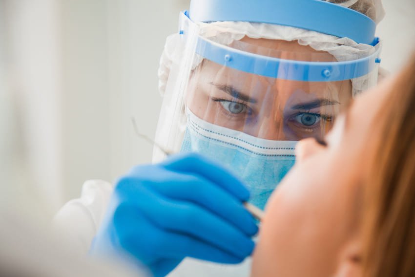 patiente chez le dentiste